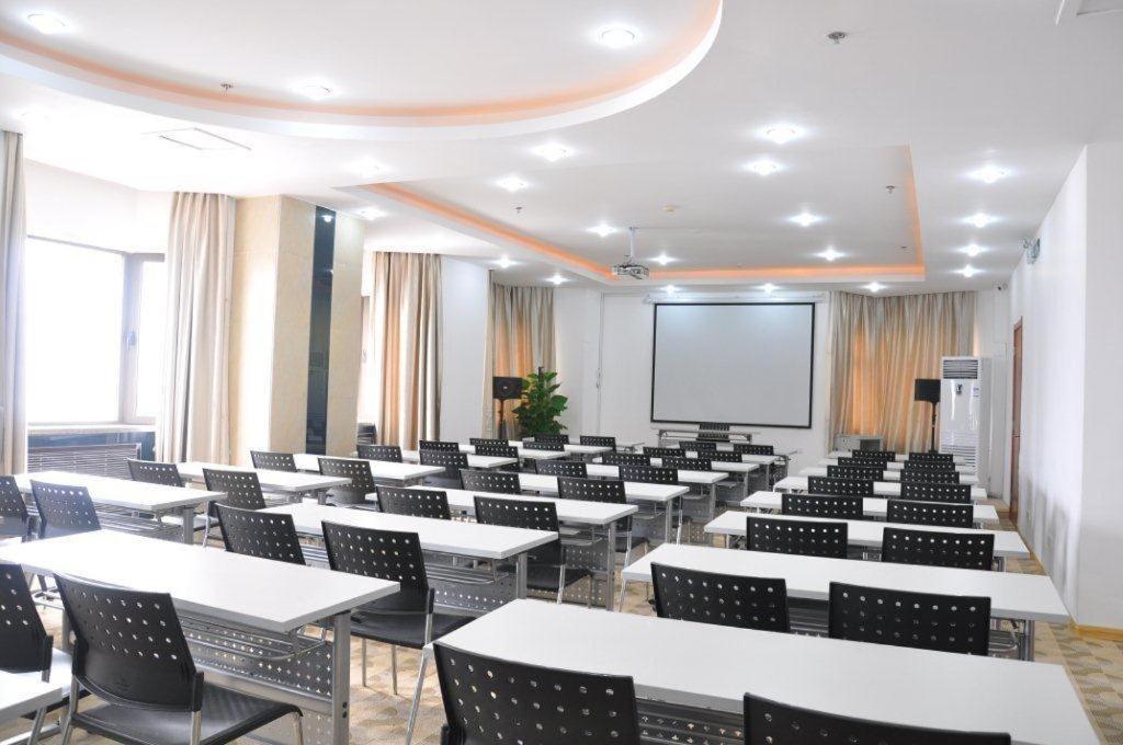 Super 8 Hotel Qingdao Railway Station Gui Zhou Road ภายนอก รูปภาพ