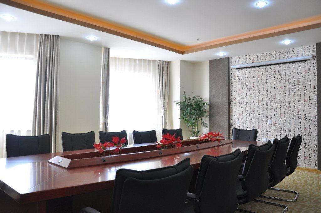 Super 8 Hotel Qingdao Railway Station Gui Zhou Road ภายนอก รูปภาพ