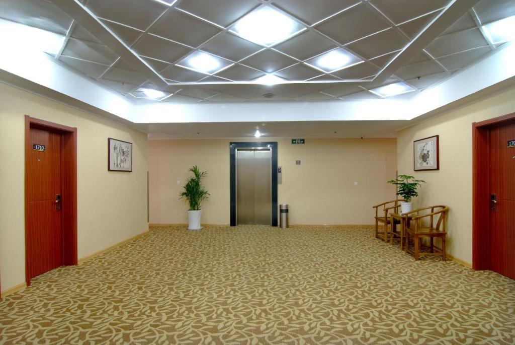 Super 8 Hotel Qingdao Railway Station Gui Zhou Road ภายนอก รูปภาพ