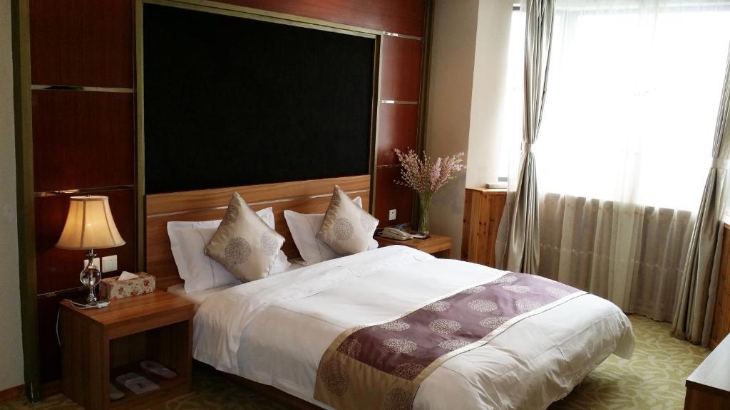 Super 8 Hotel Qingdao Railway Station Gui Zhou Road ภายนอก รูปภาพ